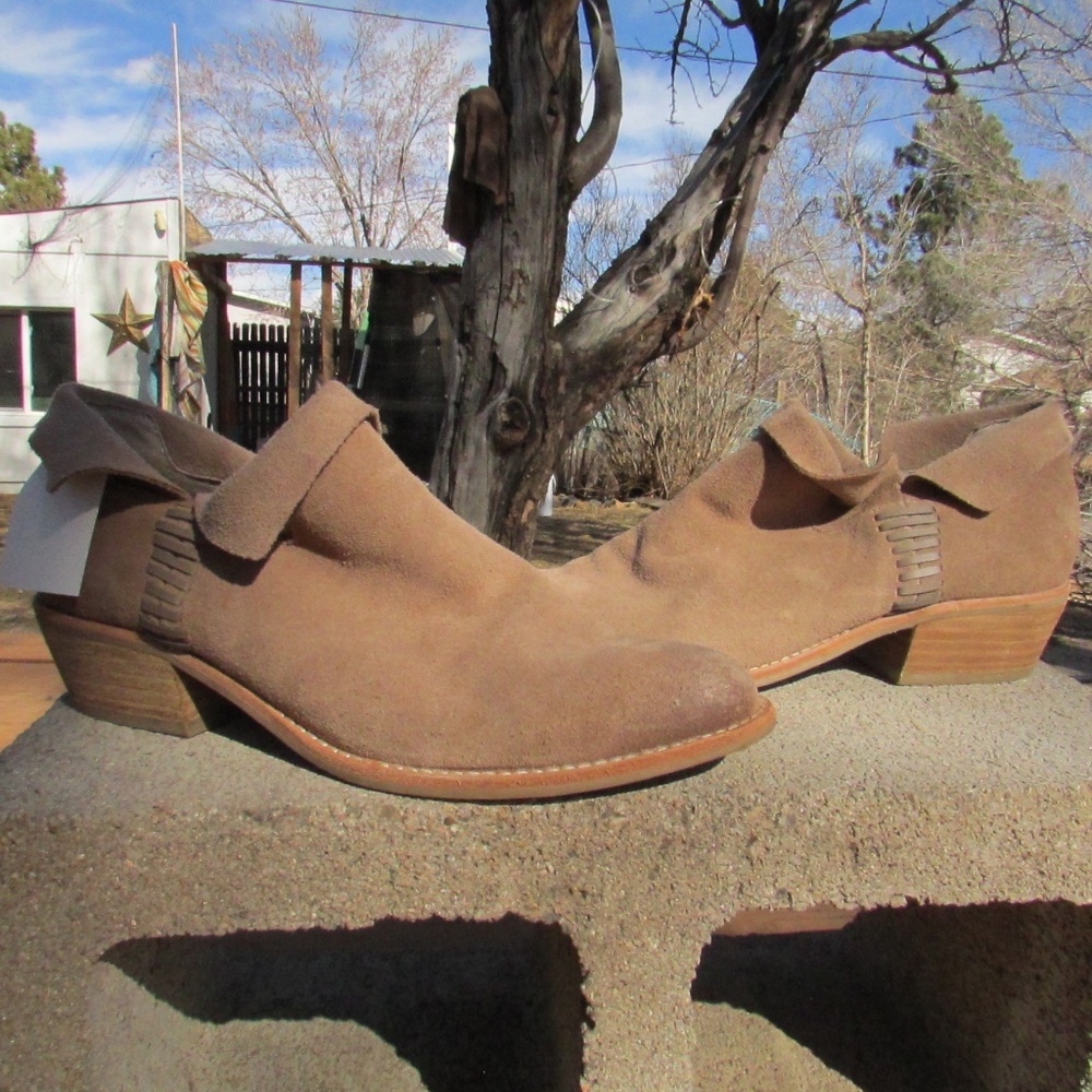 Dolce Vita Cleo Suede Ankle Boots